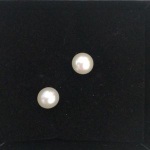 7mm Salt akoya Pearls. 14 k gold post.